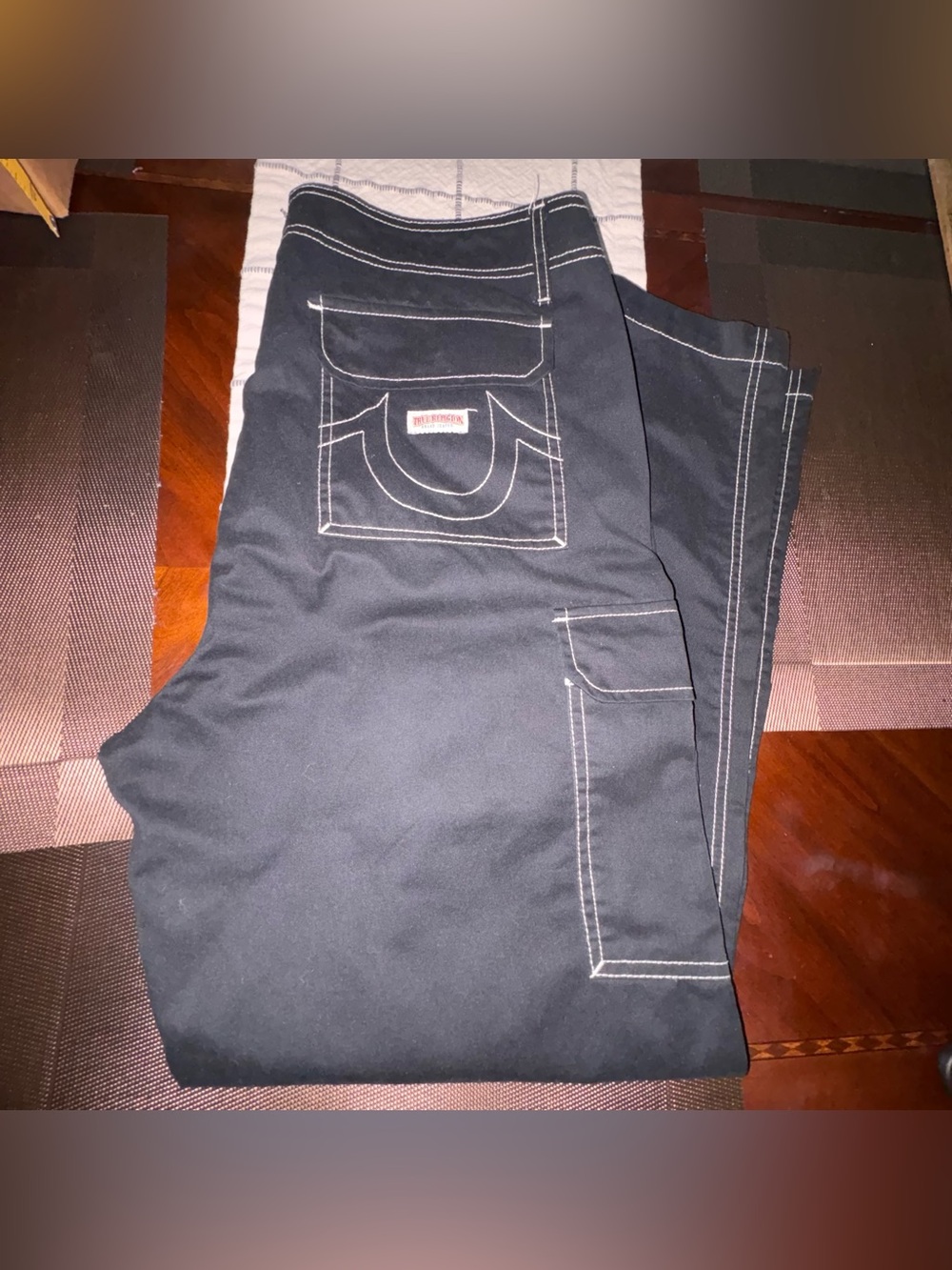 True Religion SZ 36 Black Men's Relaxed cargo pants with Contrast Stitching